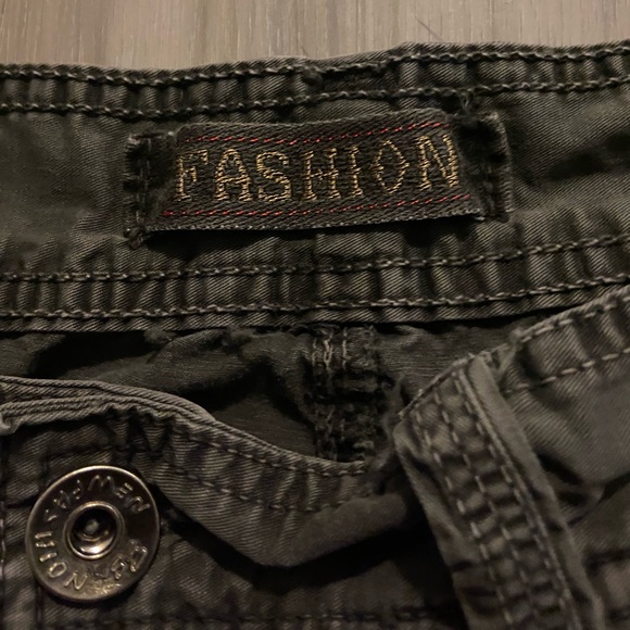 Y2K cargo shorts - Picture 3 of 6